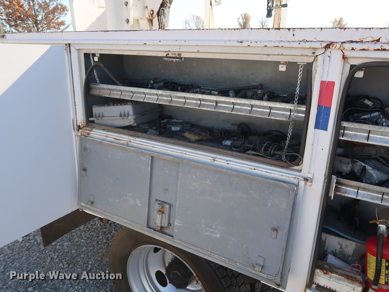 image for item GD9900 2000 Ford F450 Super Duty XL bucket truck