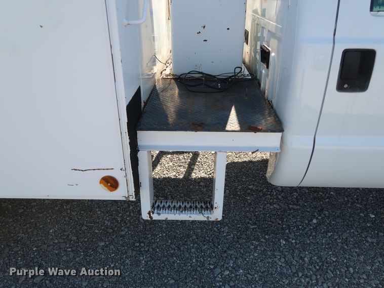 image for item GD9900 2000 Ford F450 Super Duty XL bucket truck