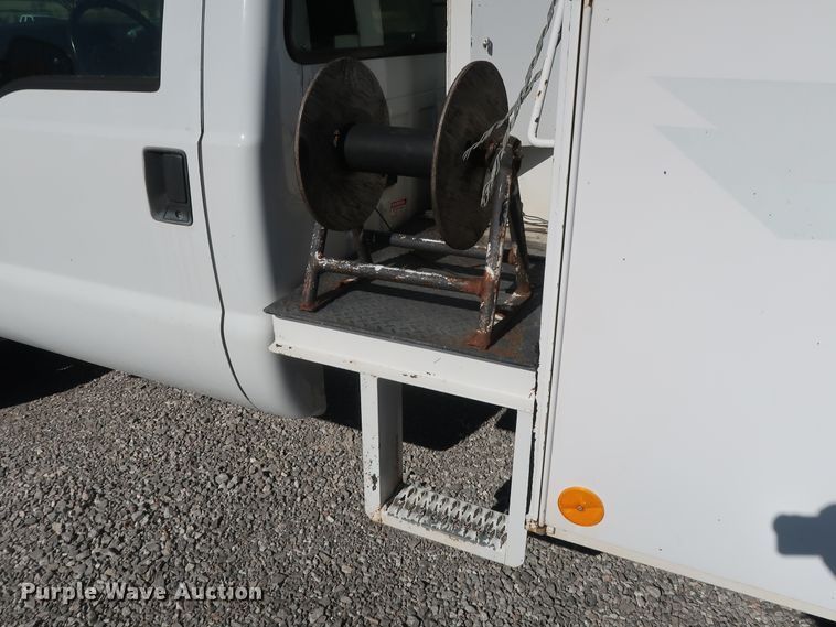 image for item GD9900 2000 Ford F450 Super Duty XL bucket truck