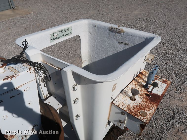 image for item GD9900 2000 Ford F450 Super Duty XL bucket truck