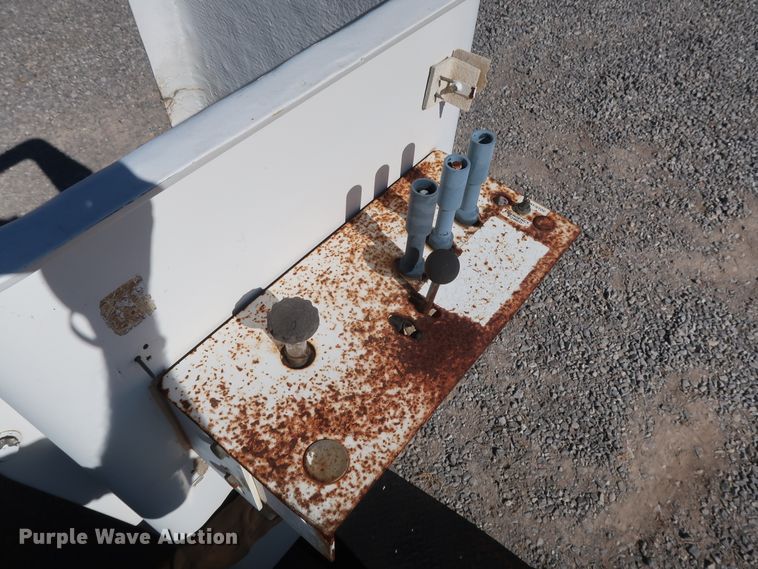 image for item GD9900 2000 Ford F450 Super Duty XL bucket truck