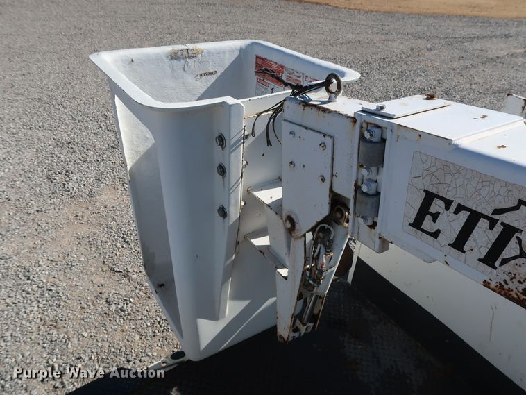 image for item GD9900 2000 Ford F450 Super Duty XL bucket truck