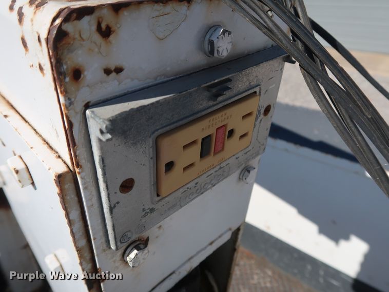 image for item GD9900 2000 Ford F450 Super Duty XL bucket truck