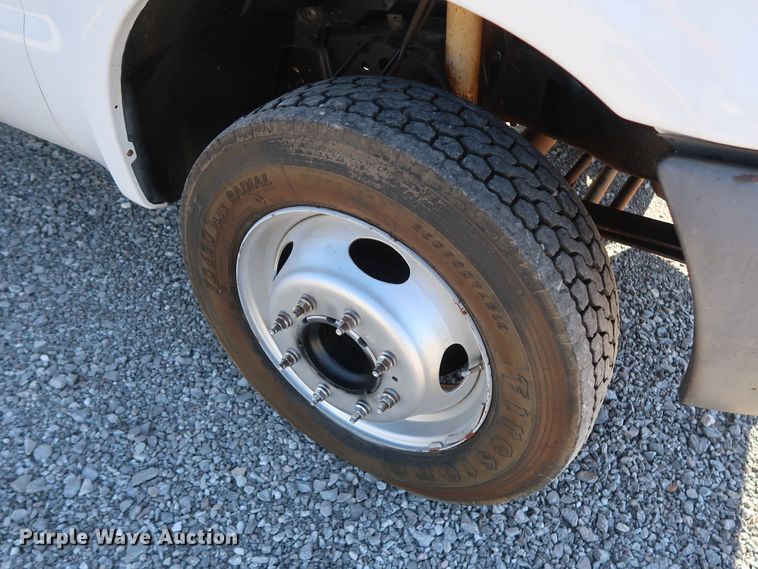 image for item GD9900 2000 Ford F450 Super Duty XL bucket truck