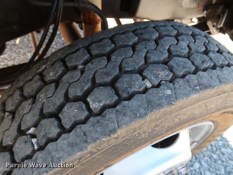 image for item GD9900 2000 Ford F450 Super Duty XL bucket truck