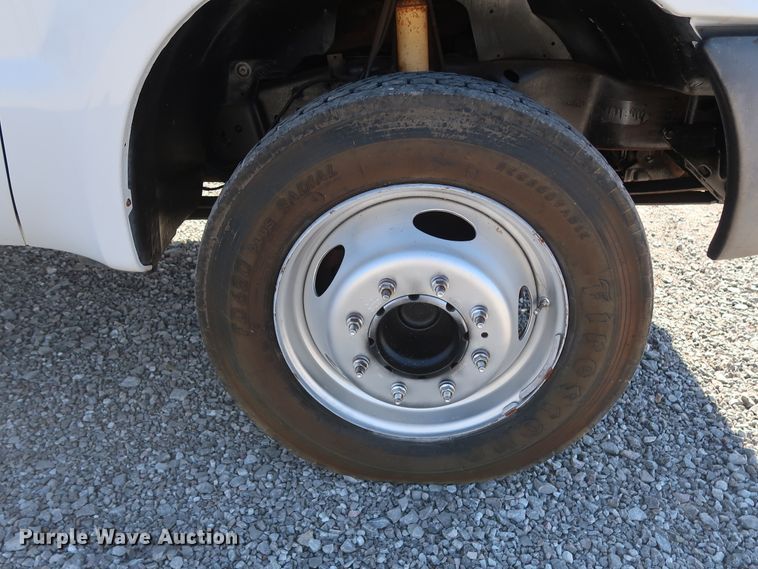 image for item GD9900 2000 Ford F450 Super Duty XL bucket truck