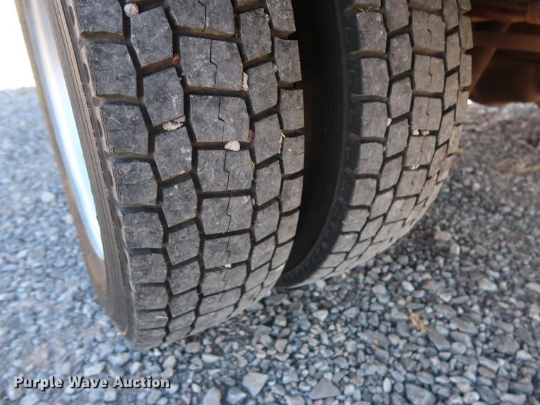 image for item GD9900 2000 Ford F450 Super Duty XL bucket truck