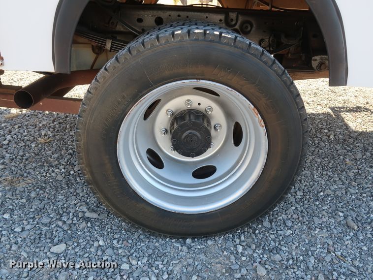 image for item GD9900 2000 Ford F450 Super Duty XL bucket truck