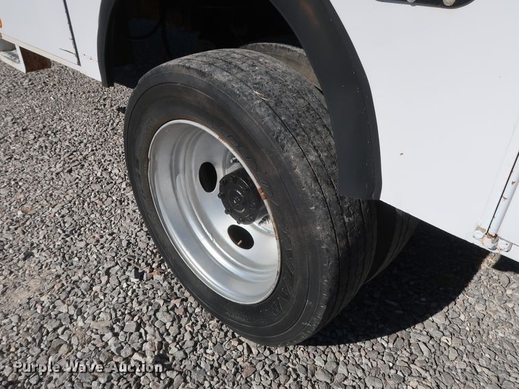 image for item GD9900 2000 Ford F450 Super Duty XL bucket truck