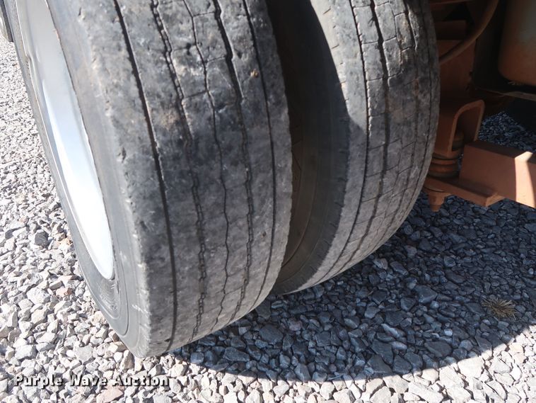 image for item GD9900 2000 Ford F450 Super Duty XL bucket truck