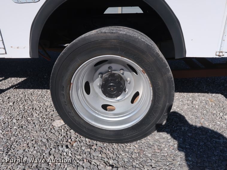 image for item GD9900 2000 Ford F450 Super Duty XL bucket truck