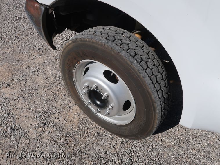 image for item GD9900 2000 Ford F450 Super Duty XL bucket truck