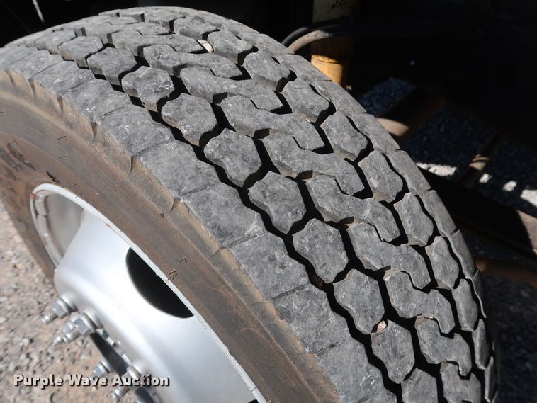 image for item GD9900 2000 Ford F450 Super Duty XL bucket truck