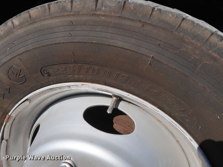 image for item GD9900 2000 Ford F450 Super Duty XL bucket truck