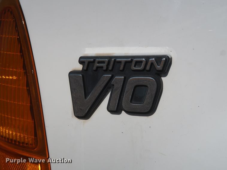 image for item GD9900 2000 Ford F450 Super Duty XL bucket truck