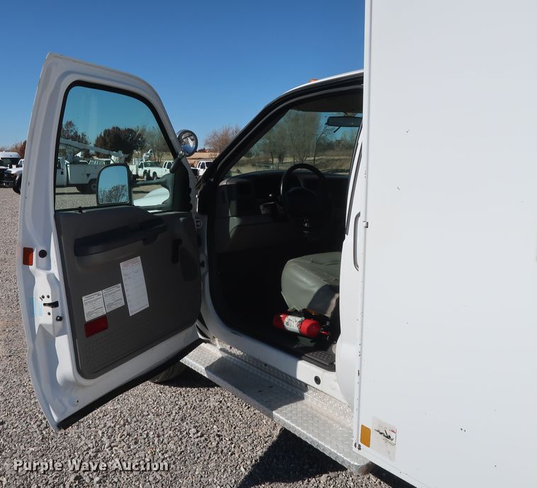 image for item GD9901 1999 Ford F550 Super Duty XL service truck with crane