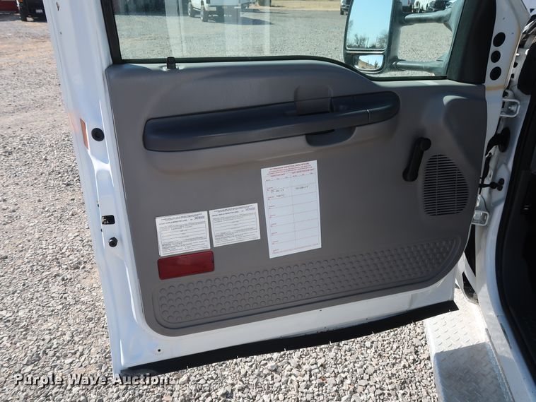 image for item GD9901 1999 Ford F550 Super Duty XL service truck with crane