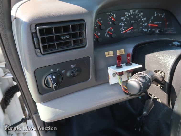 image for item GD9901 1999 Ford F550 Super Duty XL service truck with crane