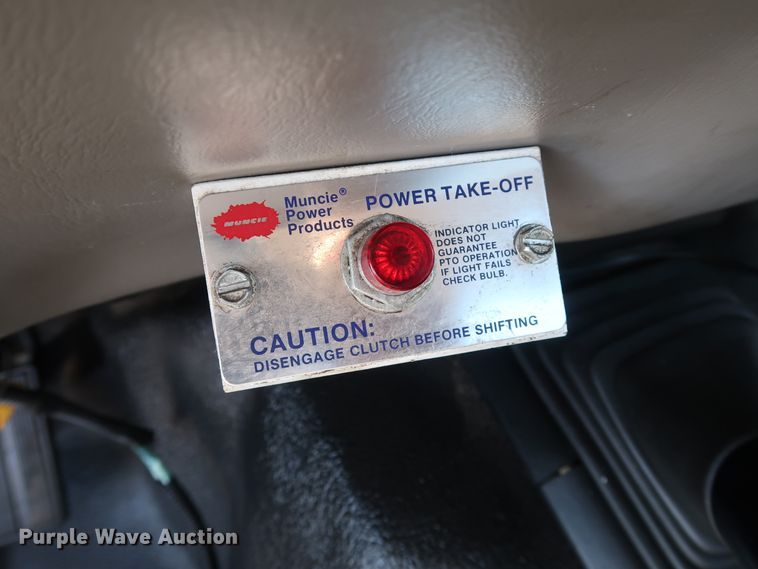 image for item GD9901 1999 Ford F550 Super Duty XL service truck with crane