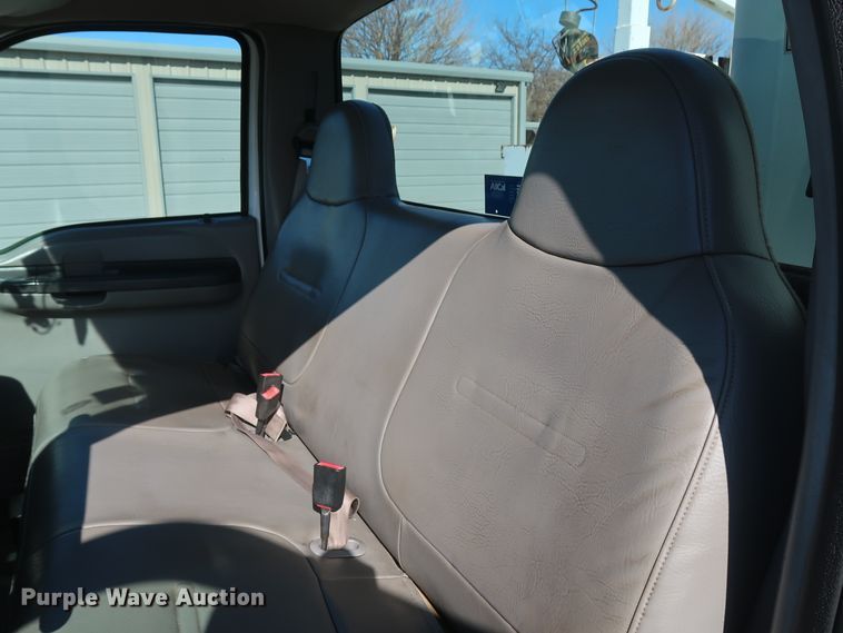 image for item GD9901 1999 Ford F550 Super Duty XL service truck with crane