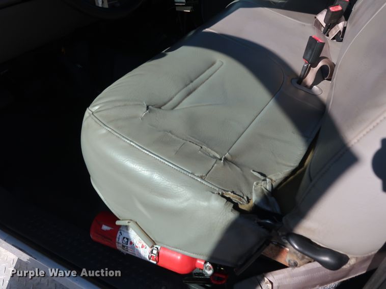 image for item GD9901 1999 Ford F550 Super Duty XL service truck with crane