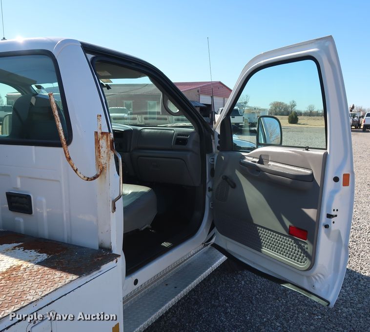 image for item GD9901 1999 Ford F550 Super Duty XL service truck with crane