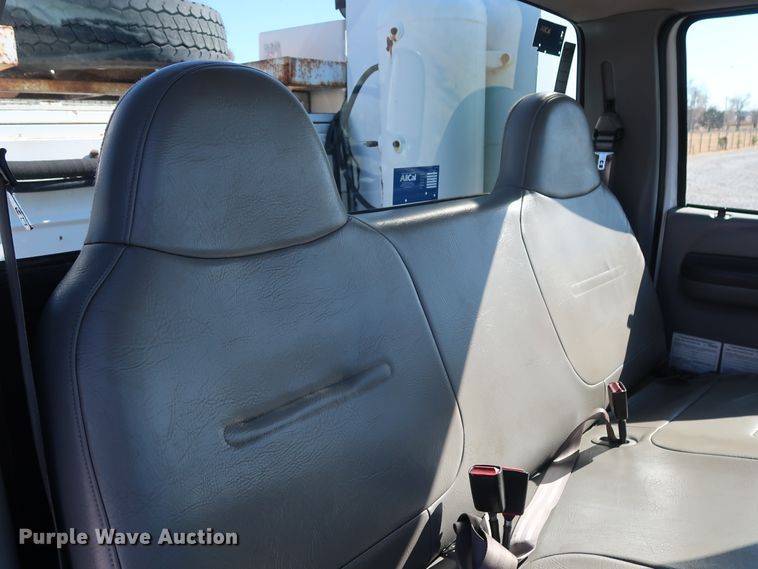 image for item GD9901 1999 Ford F550 Super Duty XL service truck with crane