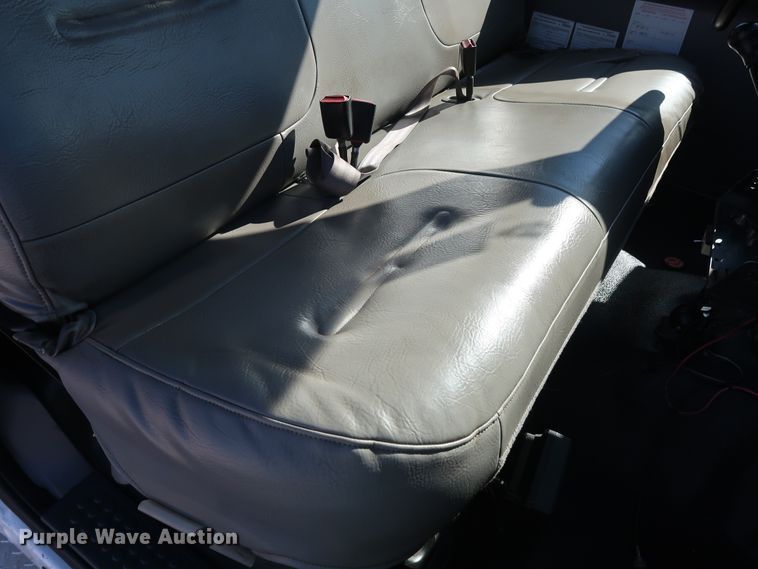 image for item GD9901 1999 Ford F550 Super Duty XL service truck with crane