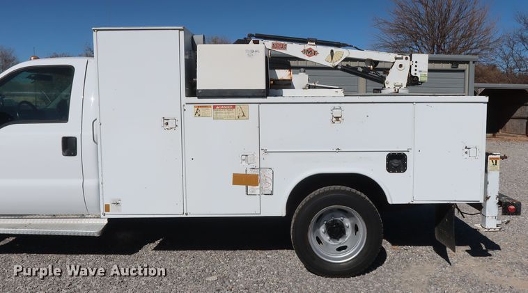 image for item GD9901 1999 Ford F550 Super Duty XL service truck with crane