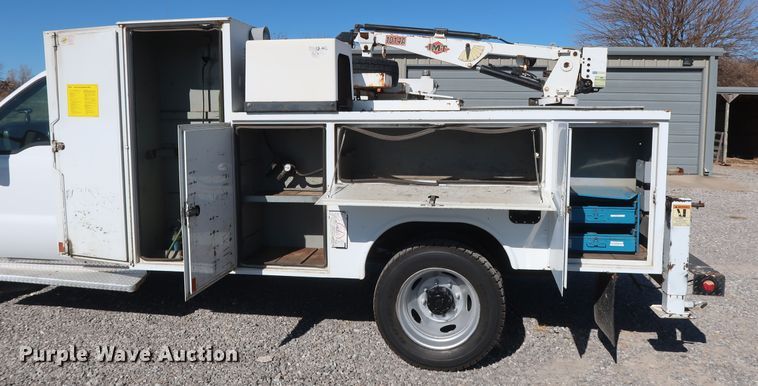 image for item GD9901 1999 Ford F550 Super Duty XL service truck with crane