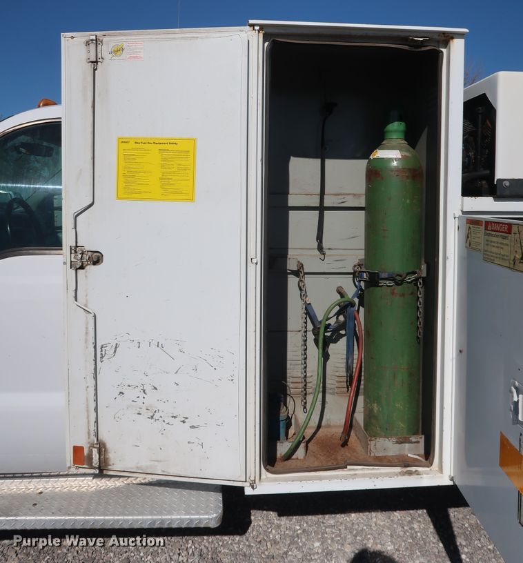 image for item GD9901 1999 Ford F550 Super Duty XL service truck with crane