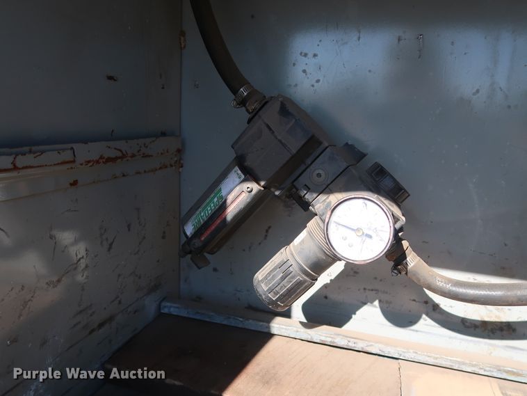 image for item GD9901 1999 Ford F550 Super Duty XL service truck with crane