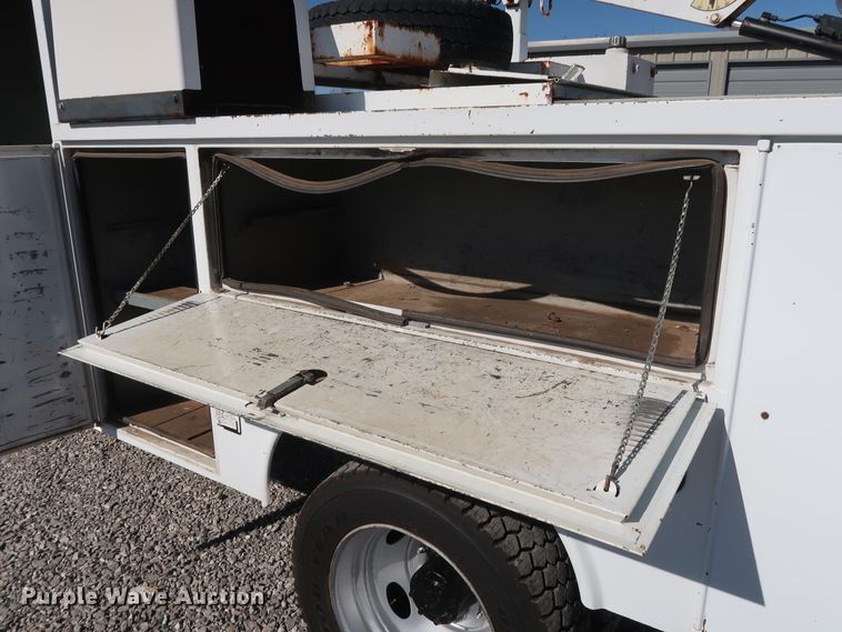 image for item GD9901 1999 Ford F550 Super Duty XL service truck with crane