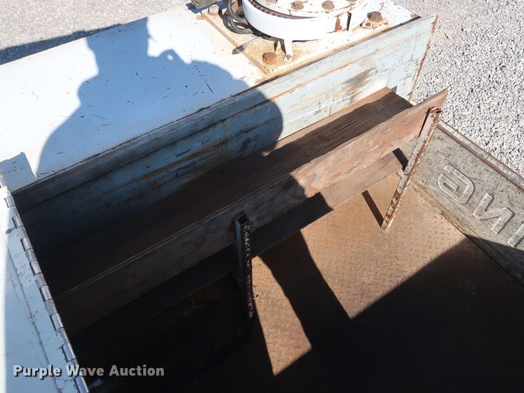 image for item GD9901 1999 Ford F550 Super Duty XL service truck with crane