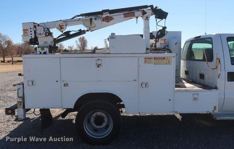 image for item GD9901 1999 Ford F550 Super Duty XL service truck with crane