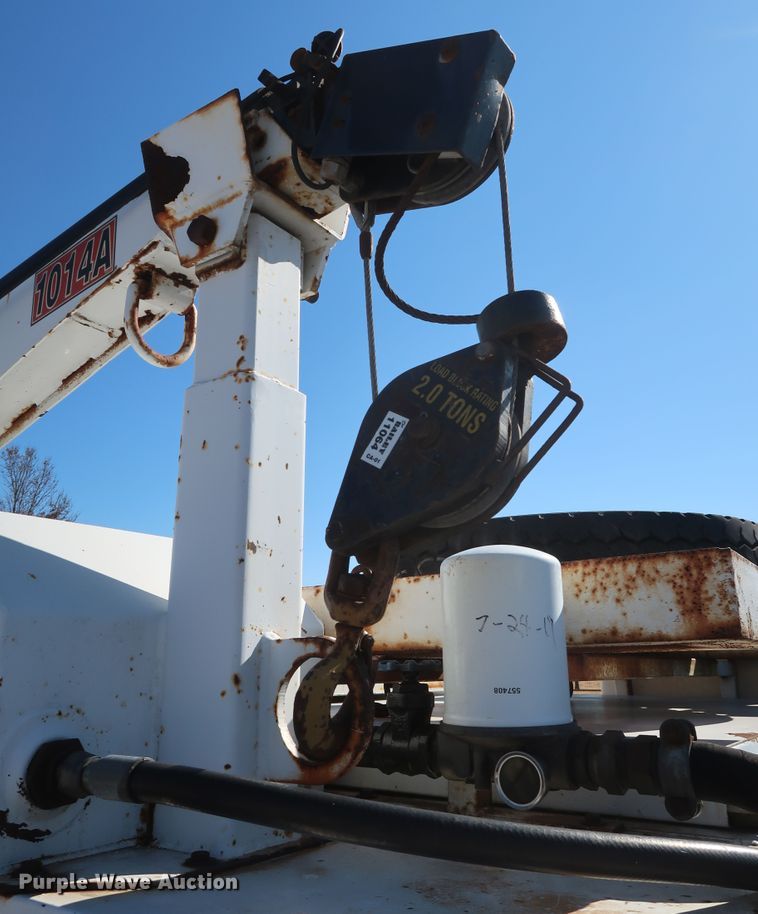 image for item GD9901 1999 Ford F550 Super Duty XL service truck with crane