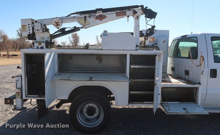 image for item GD9901 1999 Ford F550 Super Duty XL service truck with crane