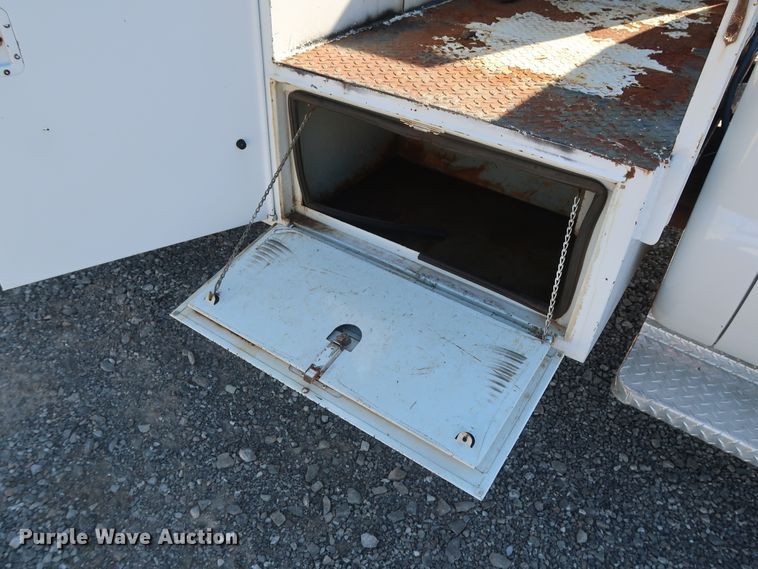 image for item GD9901 1999 Ford F550 Super Duty XL service truck with crane