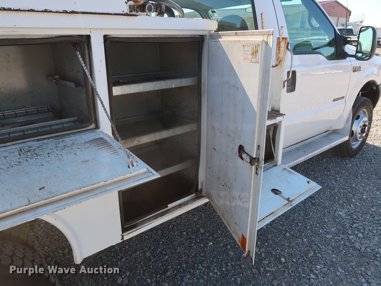 image for item GD9901 1999 Ford F550 Super Duty XL service truck with crane