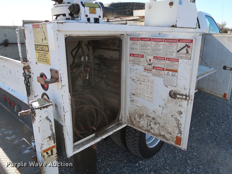 image for item GD9901 1999 Ford F550 Super Duty XL service truck with crane