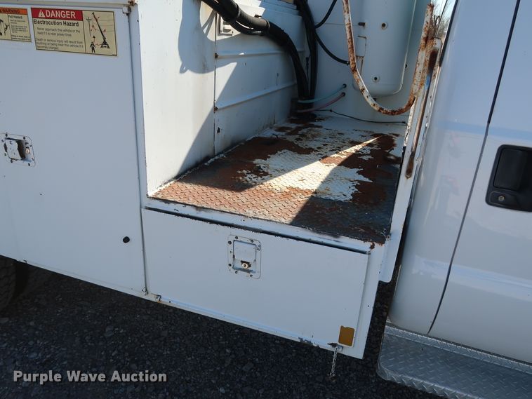 image for item GD9901 1999 Ford F550 Super Duty XL service truck with crane