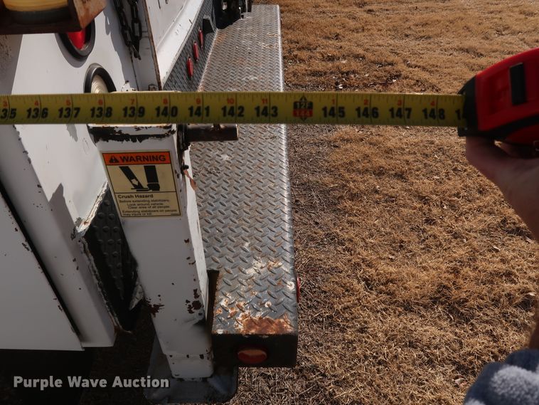 image for item GD9901 1999 Ford F550 Super Duty XL service truck with crane