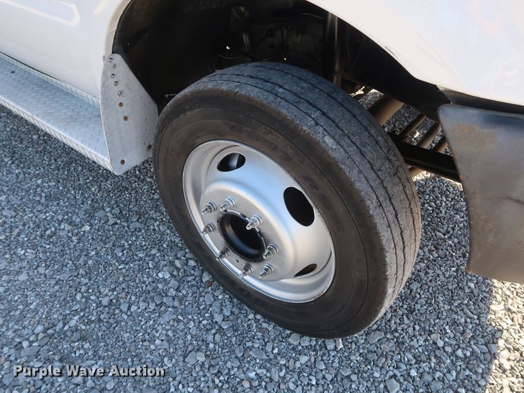 image for item GD9901 1999 Ford F550 Super Duty XL service truck with crane