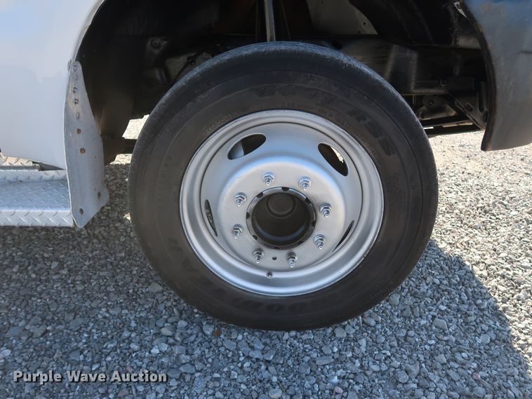 image for item GD9901 1999 Ford F550 Super Duty XL service truck with crane