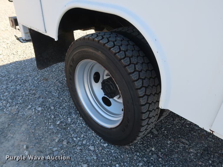 image for item GD9901 1999 Ford F550 Super Duty XL service truck with crane