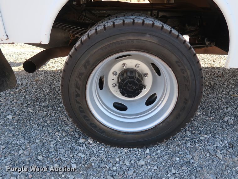 image for item GD9901 1999 Ford F550 Super Duty XL service truck with crane