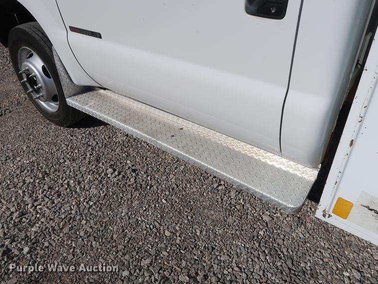 image for item GD9901 1999 Ford F550 Super Duty XL service truck with crane