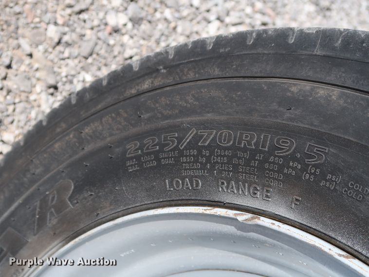 image for item GD9901 1999 Ford F550 Super Duty XL service truck with crane