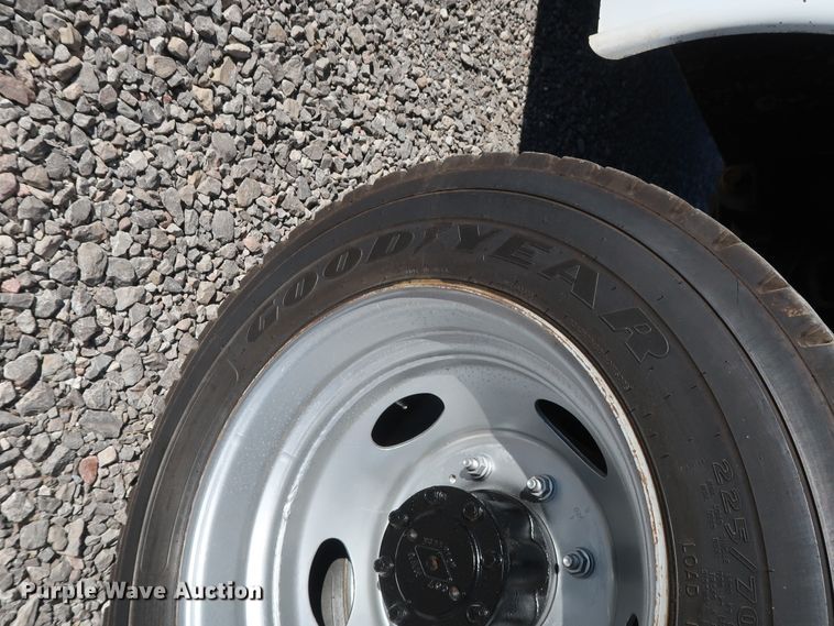 image for item GD9901 1999 Ford F550 Super Duty XL service truck with crane