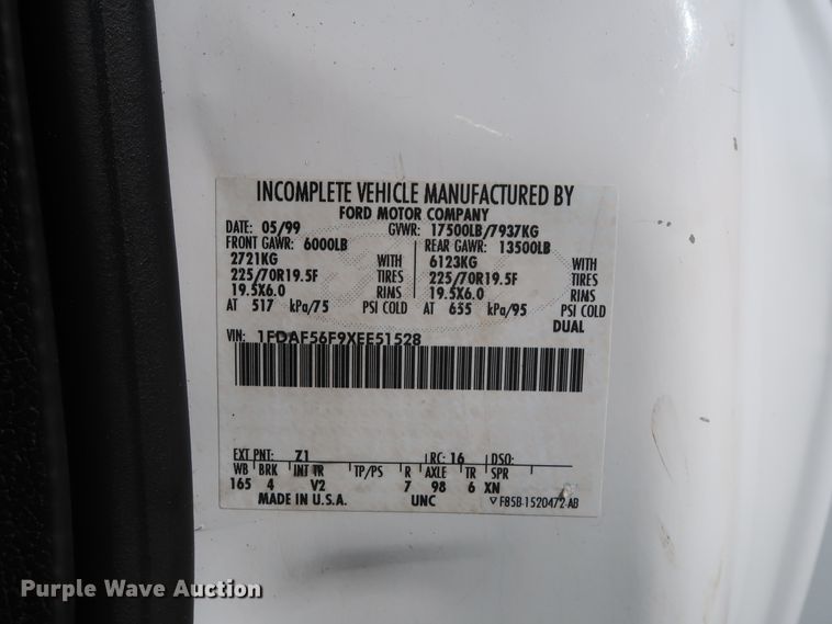 image for item GD9901 1999 Ford F550 Super Duty XL service truck with crane